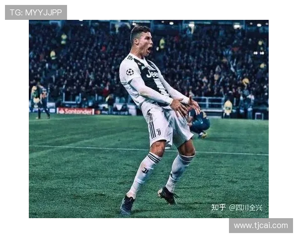 被足球踢三次的球星经历:从意外到传奇的成长与反思 被足球踢三次的球星经历:从意外到传奇的成长与反思