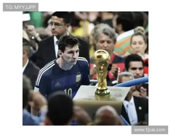 近二十年足球场上的十位传奇球星风采回顾与成就解析 近二十年足球场上的十位传奇球星风采回顾与成就解析